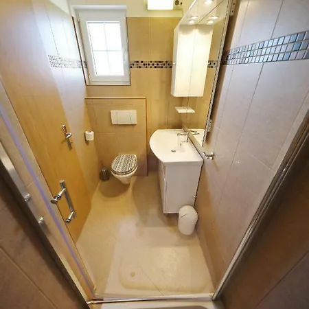 Guest house Lucija 3*