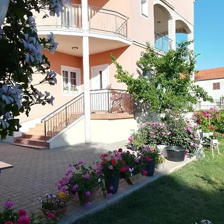 Lucija 3*