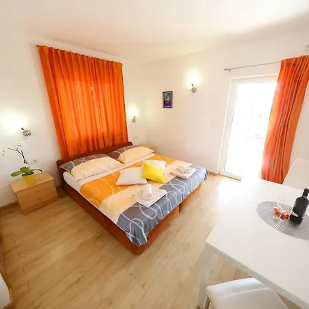 Lucija Guest house 3*