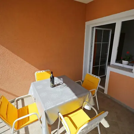Lucija 3*