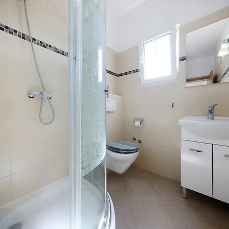 Lucija Guest house 3*