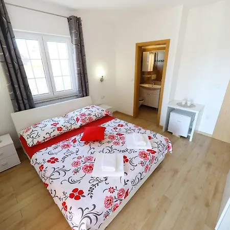 Guest house Lucija 3*
