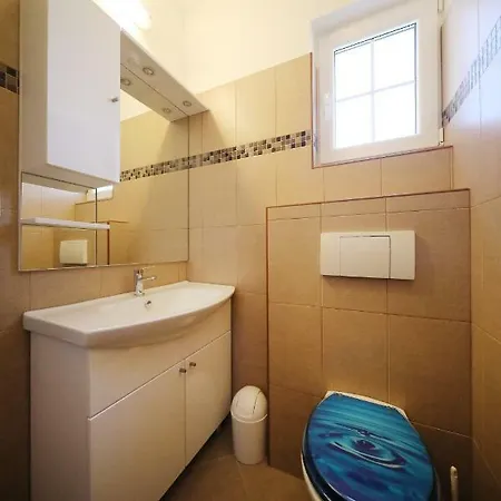 Guest house Lucija 3*